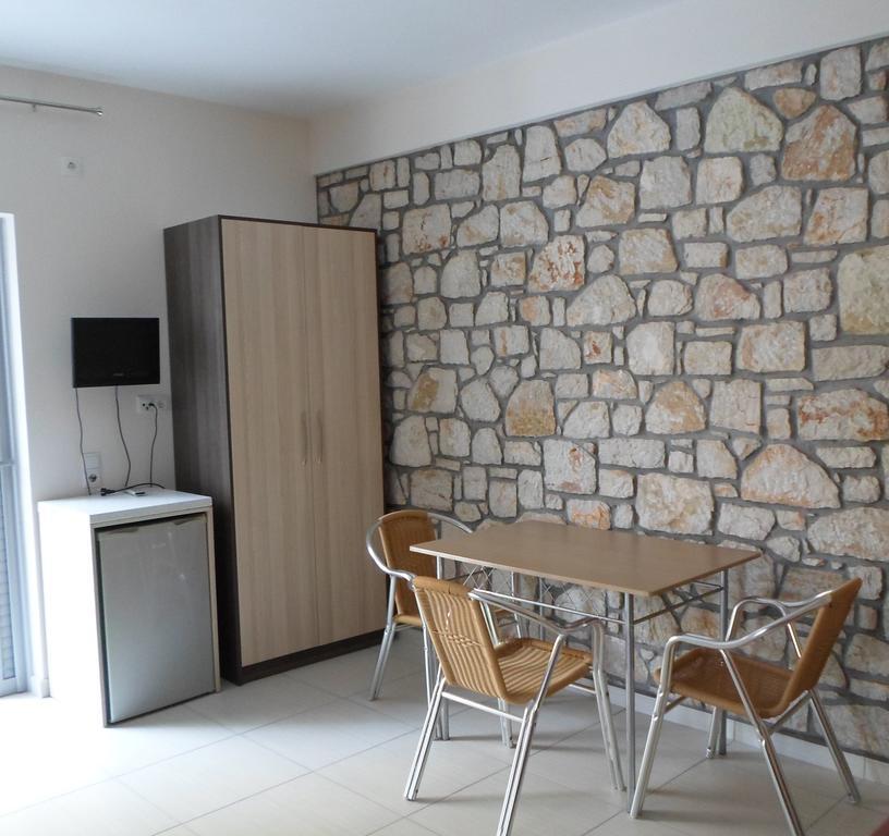 Riviera Rooms Himare Room photo