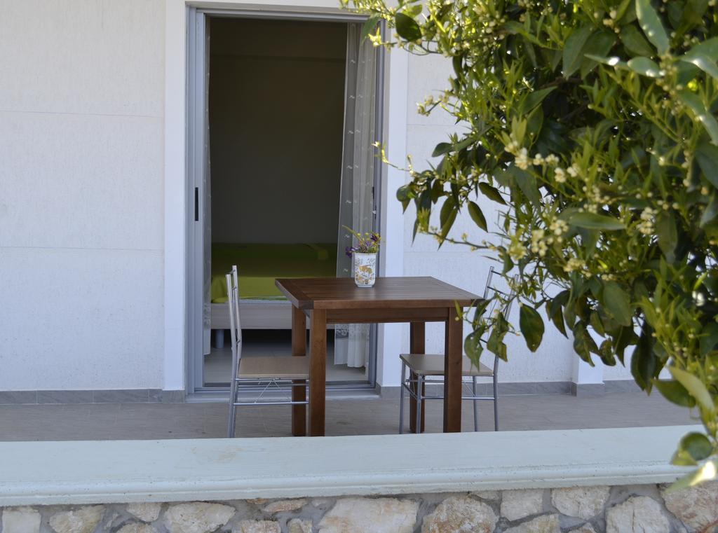 Riviera Rooms Himare Room photo