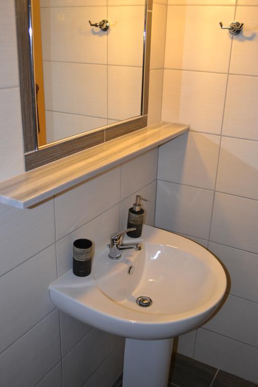 Riviera Rooms Himare Room photo