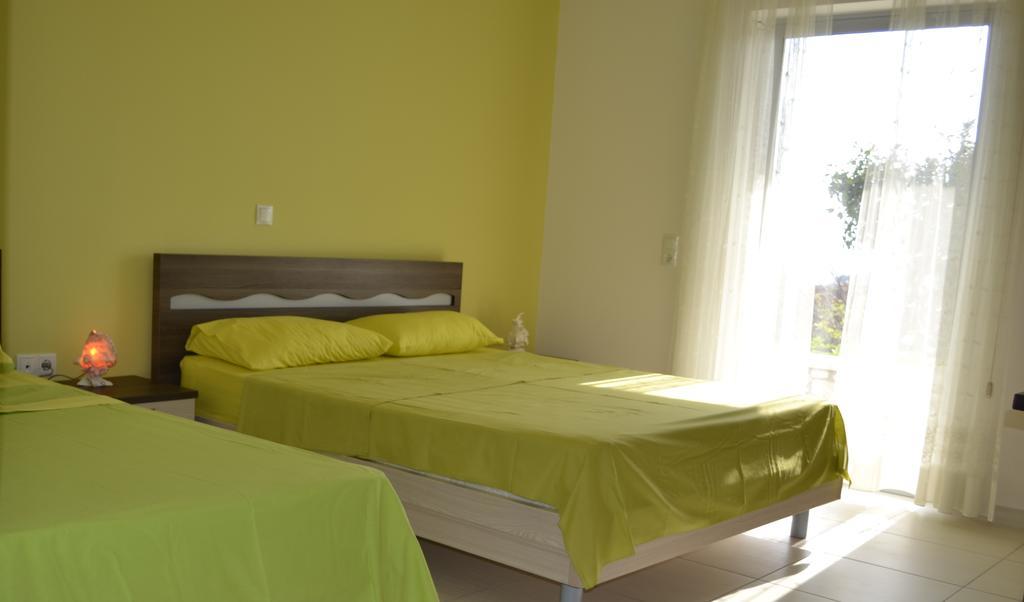 Riviera Rooms Himare Room photo