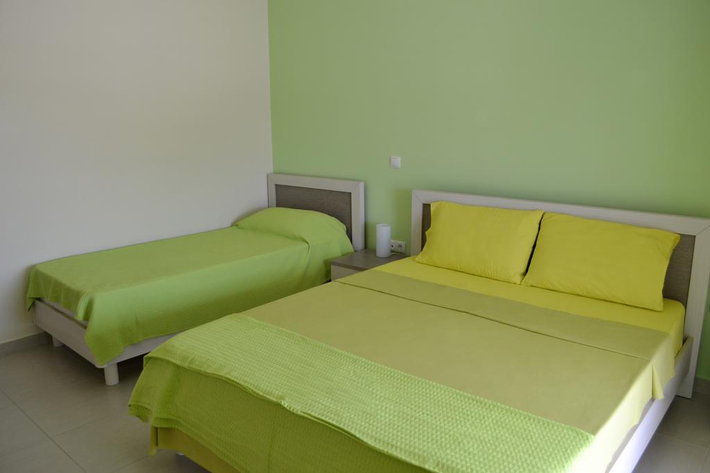 Riviera Rooms Himare Room photo