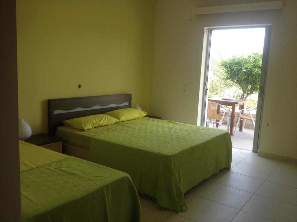 Riviera Rooms Himare Room photo