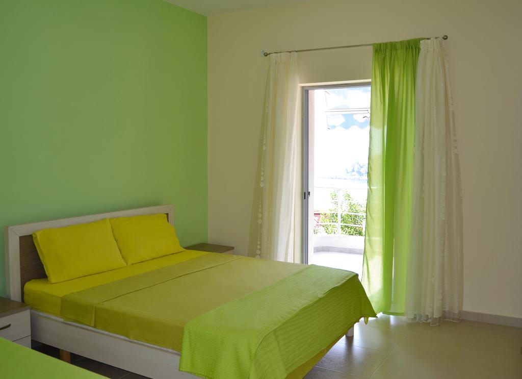 Riviera Rooms Himare Room photo