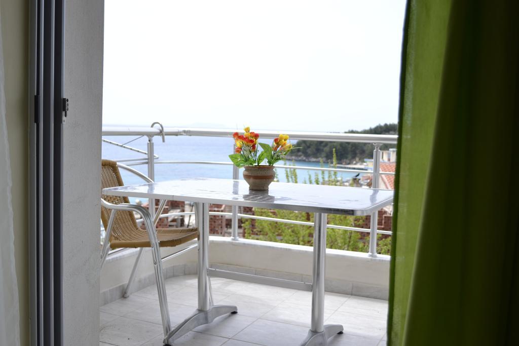 Riviera Rooms Himare Room photo