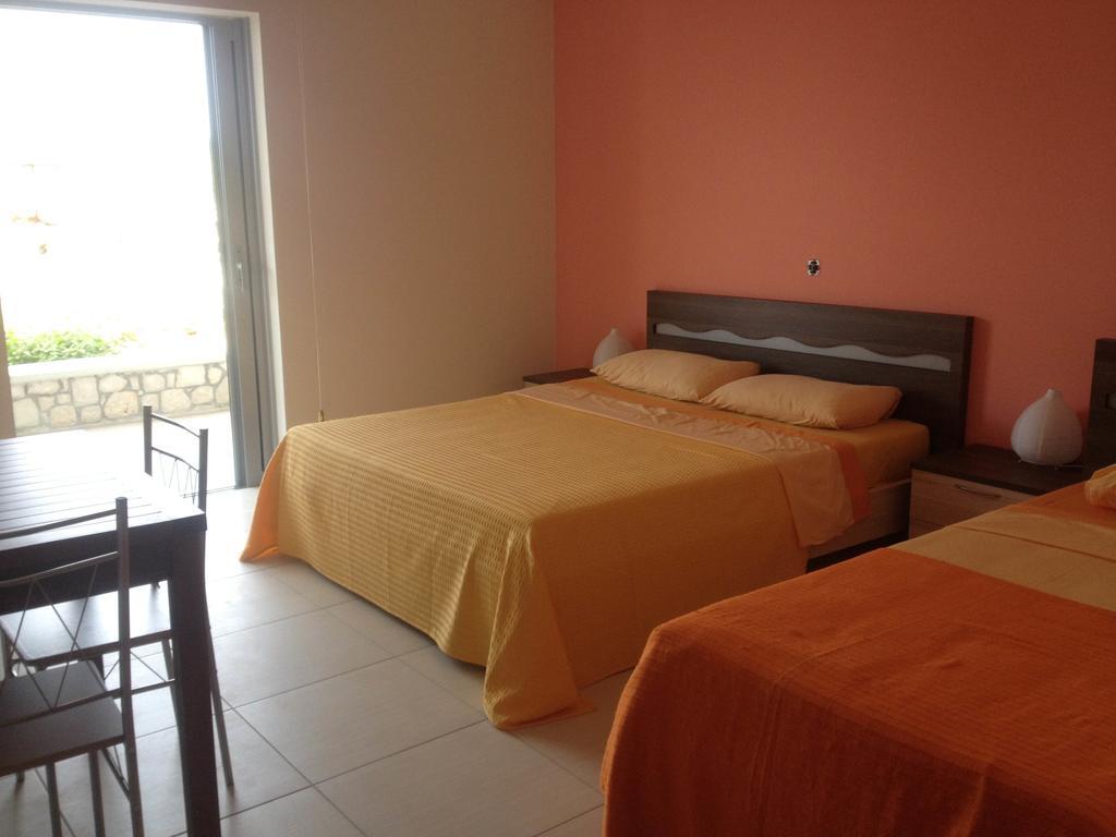 Riviera Rooms Himare Room photo