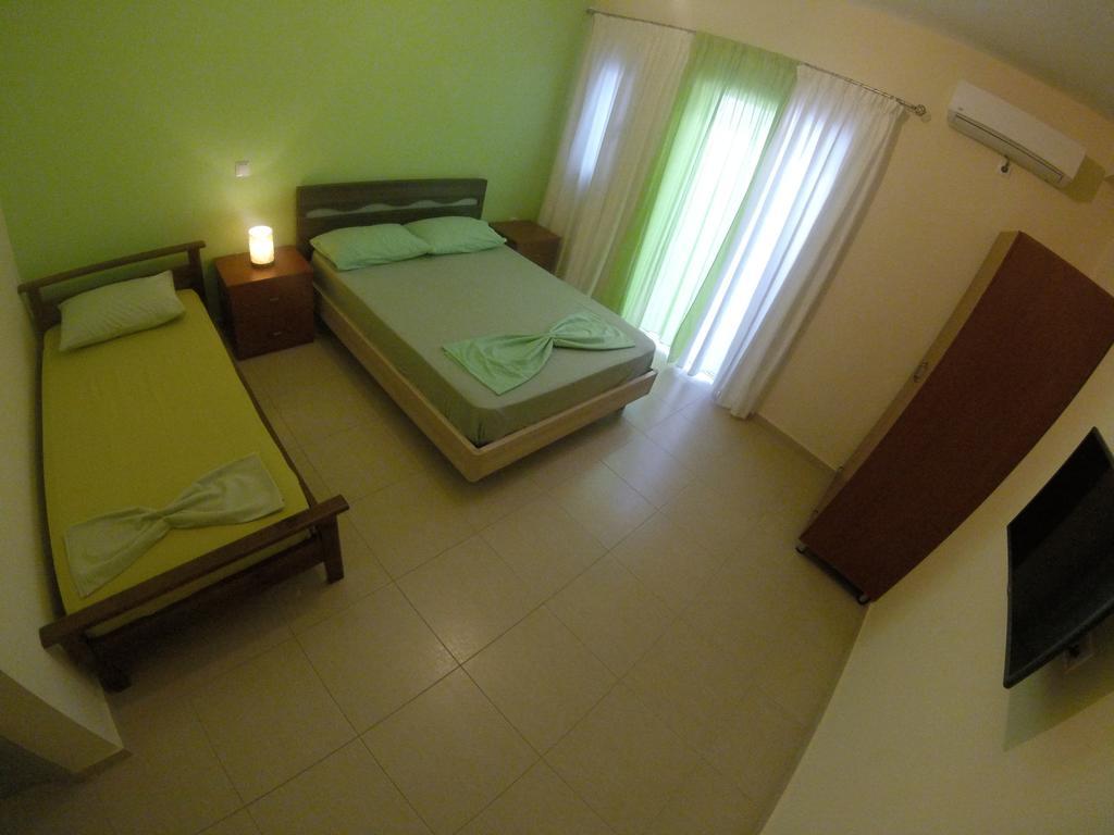 Riviera Rooms Himare Exterior photo
