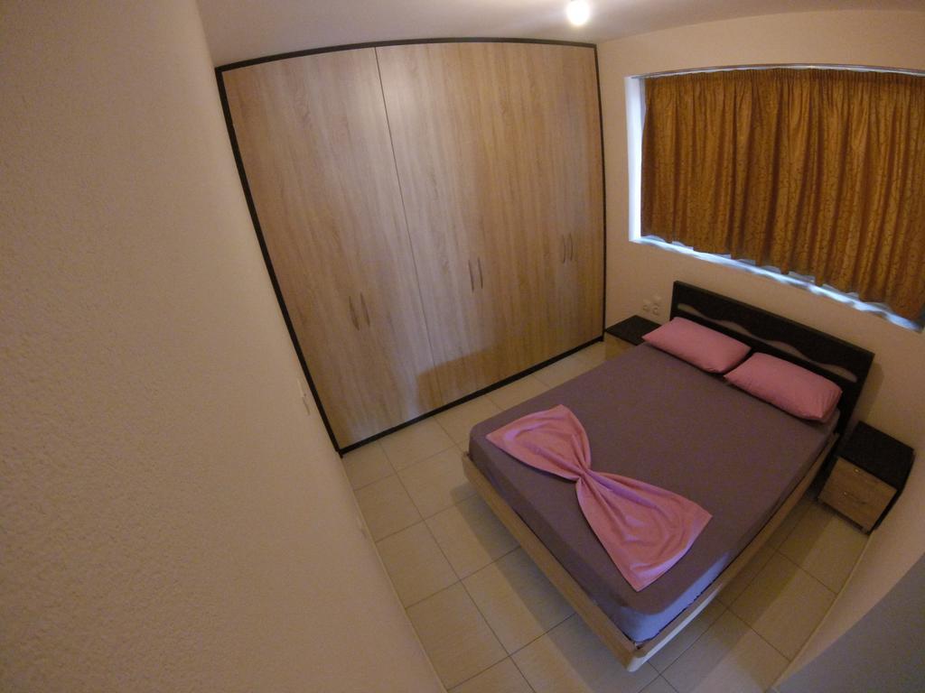 Riviera Rooms Himare Exterior photo
