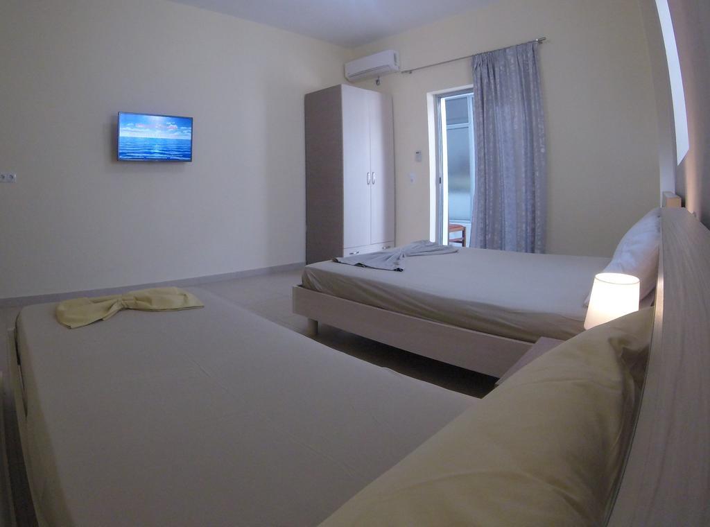 Riviera Rooms Himare Exterior photo