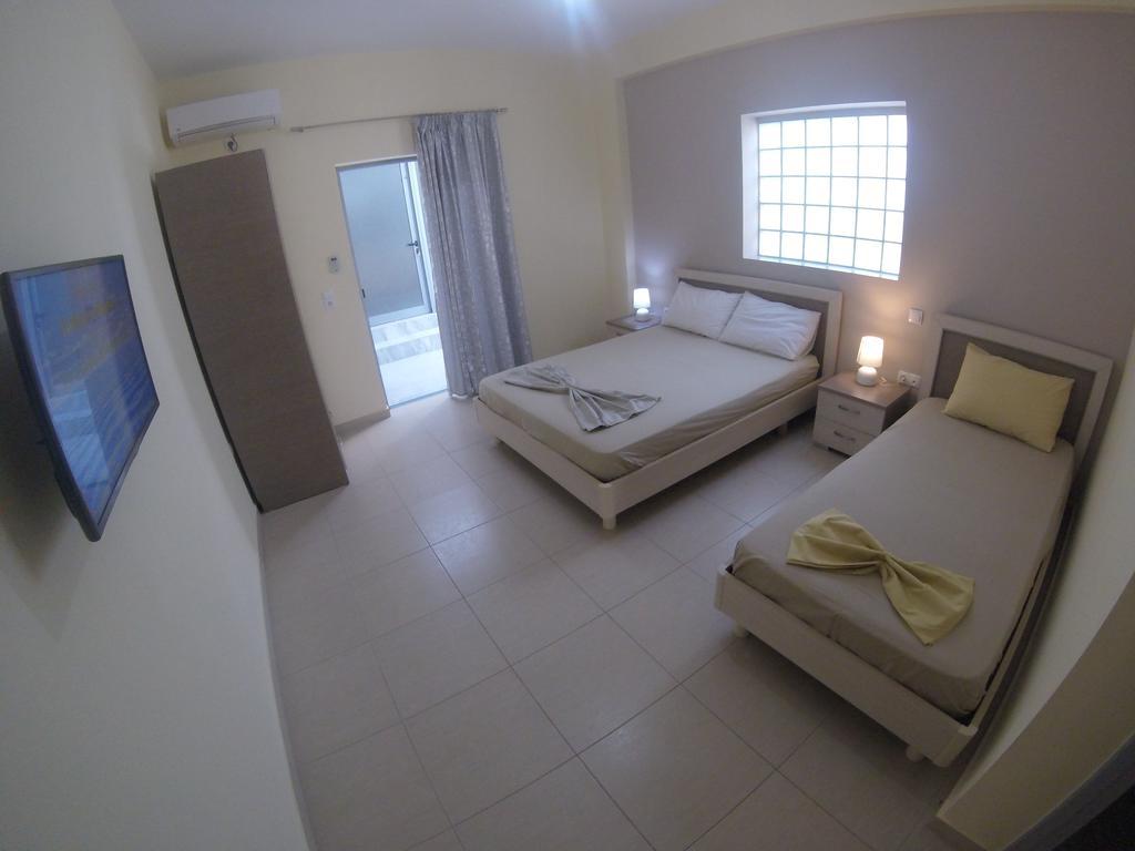 Riviera Rooms Himare Exterior photo