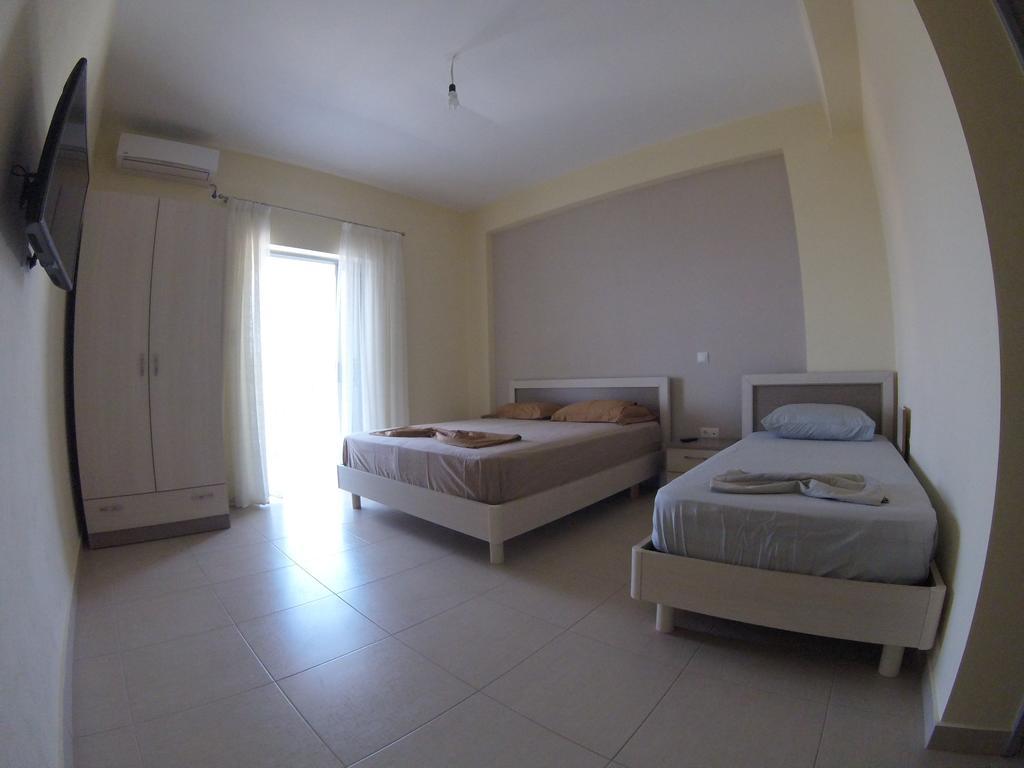 Riviera Rooms Himare Exterior photo