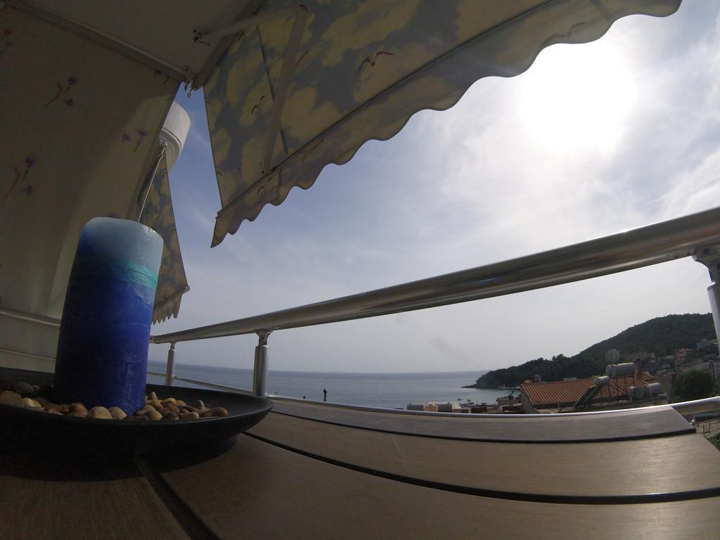 Riviera Rooms Himare Exterior photo