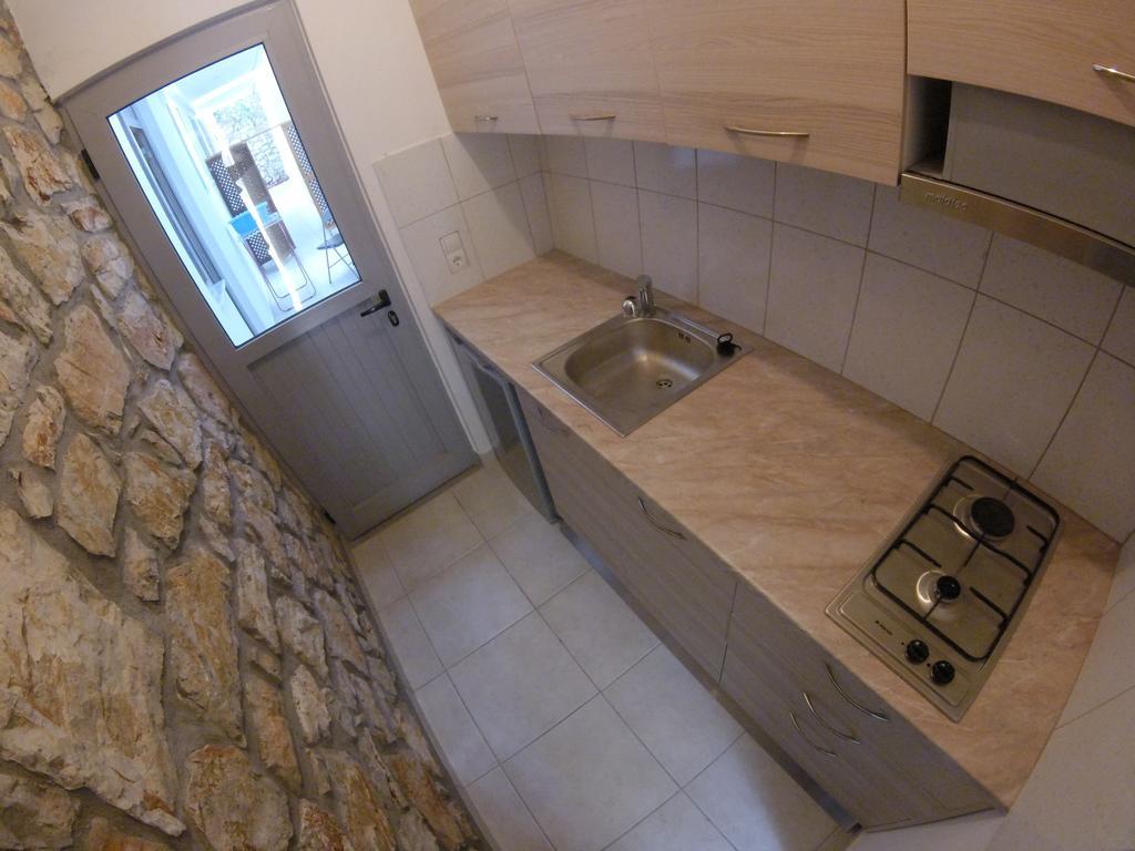 Riviera Rooms Himare Exterior photo