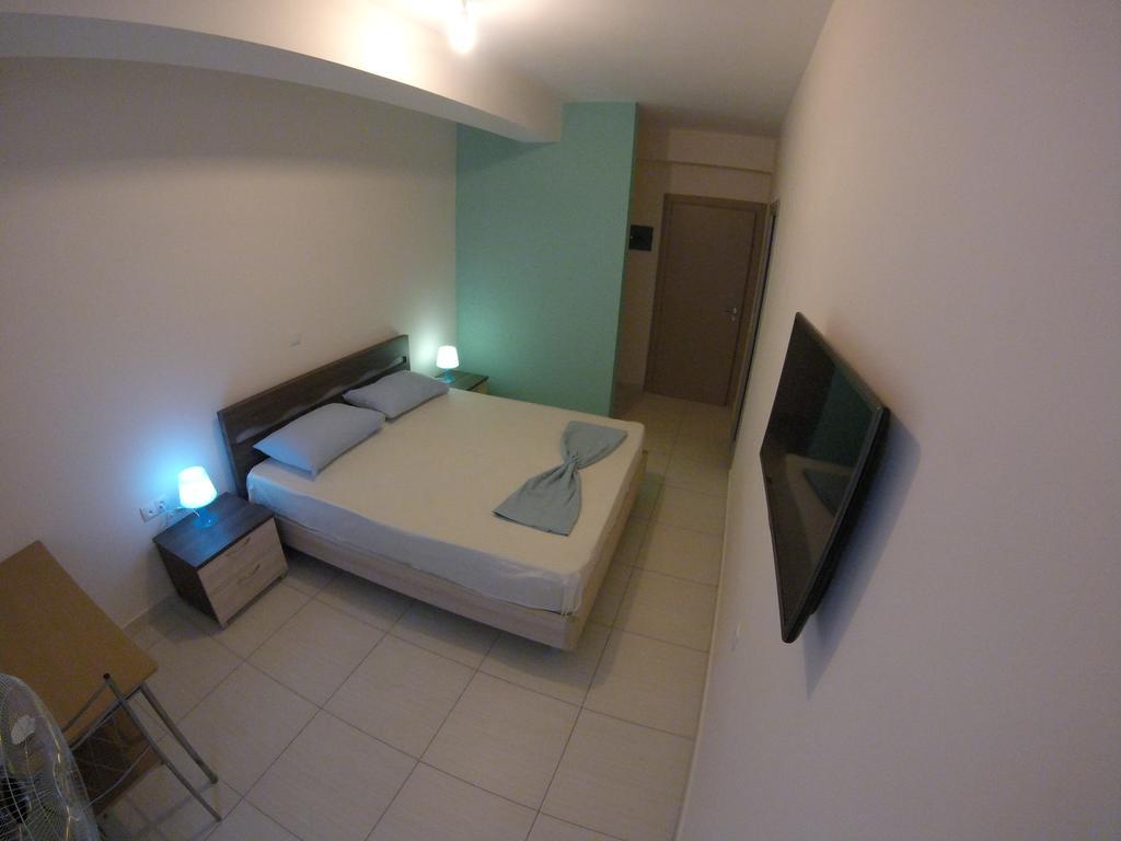 Riviera Rooms Himare Exterior photo