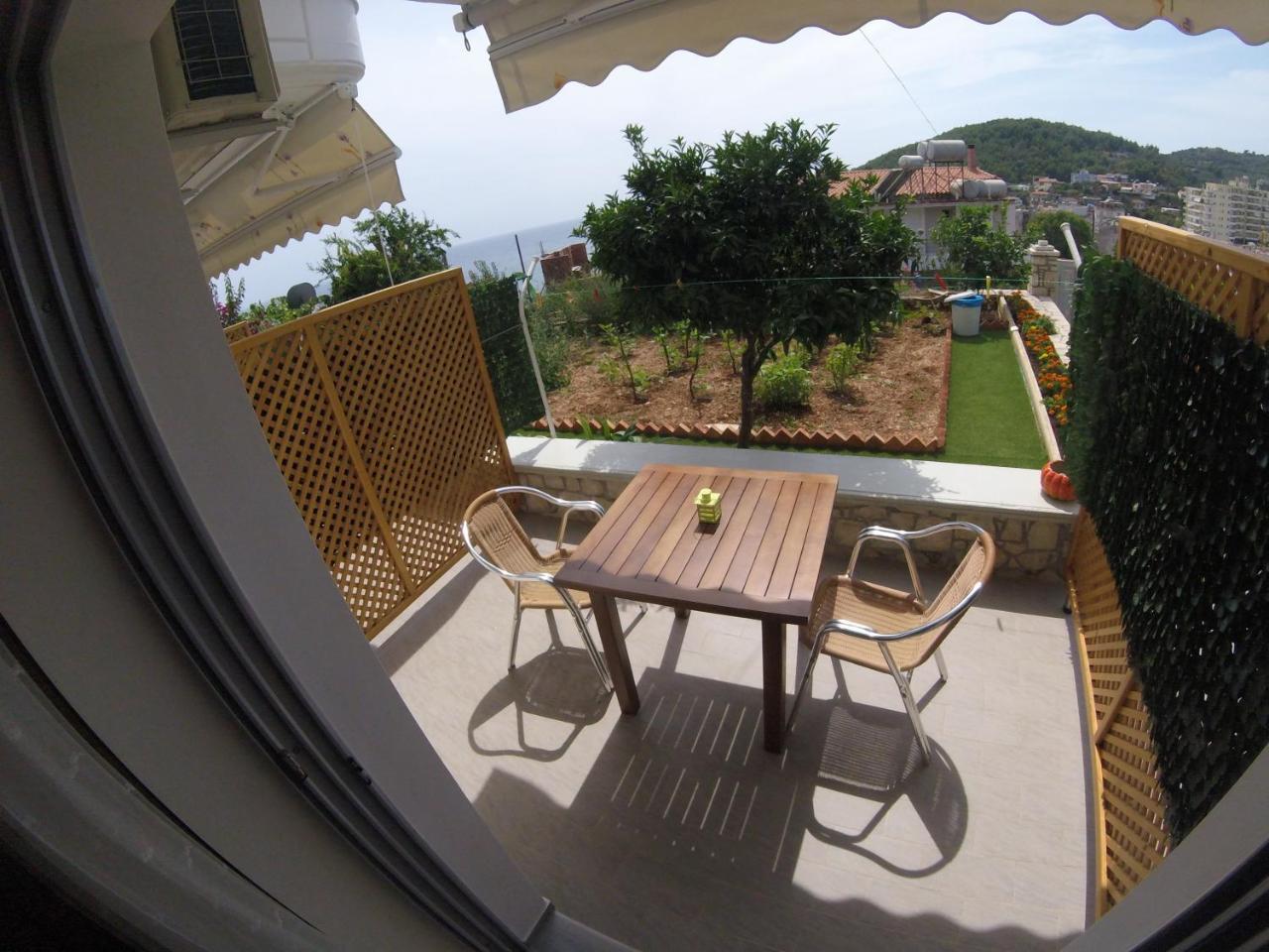 Riviera Rooms Himare Exterior photo